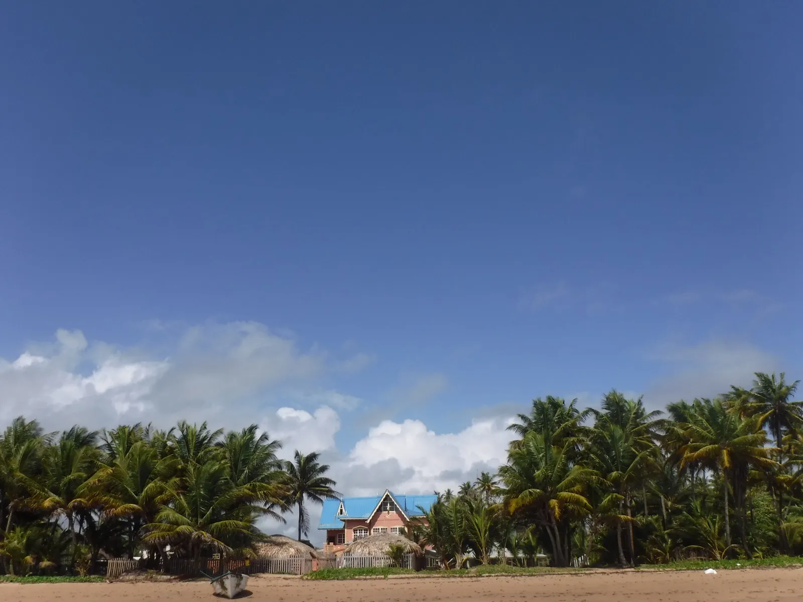 Condominios de Playa vs. Campo: ¿Cuál Elegir?
